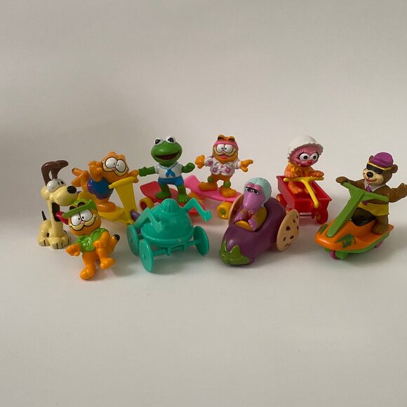 LOT OF vintage assorted McDONALD'S TOYS Yogi bear Garfield Odie Kermit Muppets - Picture 1 of 13
